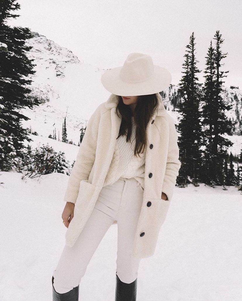 What To Pack For A Stylish Weekend On The&nbsp;Slopes